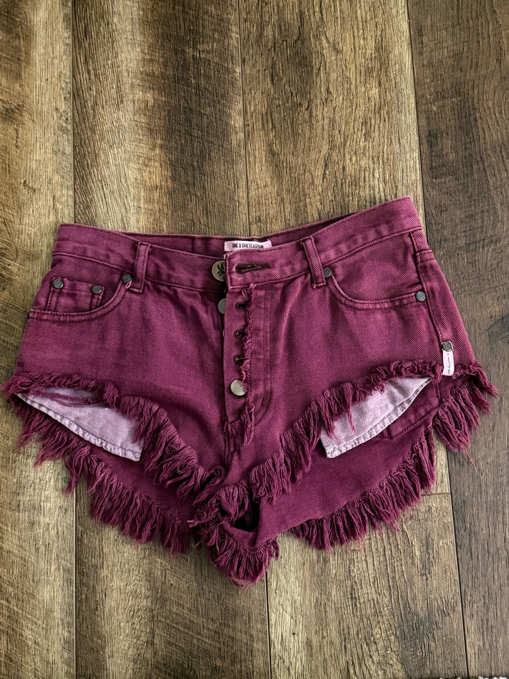 One Teaspoon - Rollers Low Waist Long Rise Curved Raw Hem Shorts - Burgundy